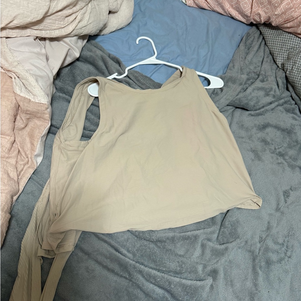 Calia tie crop
